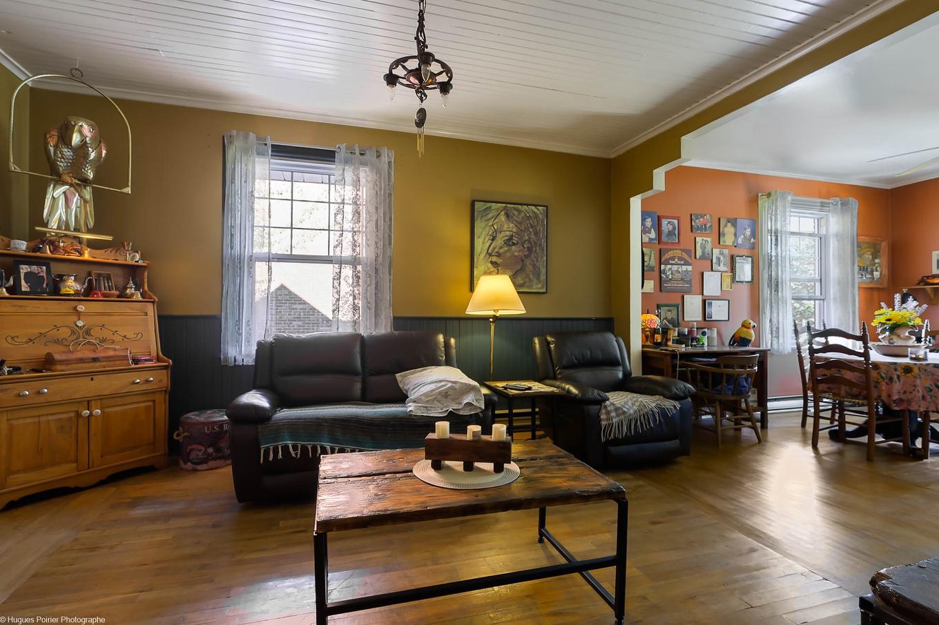 Living room - 66 - 68 Rue St-Joseph, Sainte-Thérèse, QC - Indoor Photo Showing Living Room