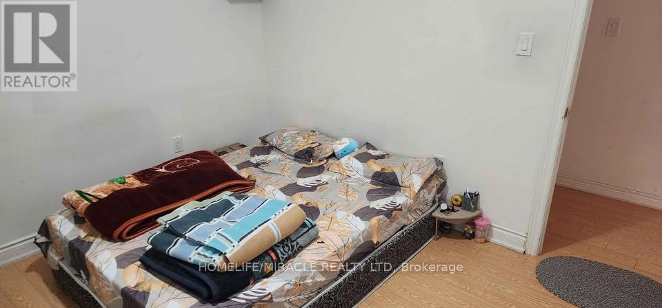 14 Vezna Crescent, Brampton, ON - Indoor Photo Showing Bedroom