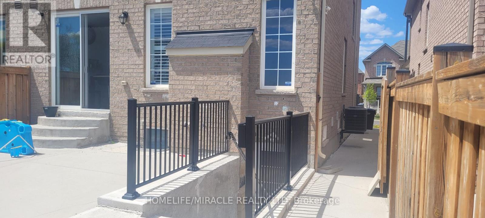 14 Vezna Crescent, Brampton, ON - Outdoor