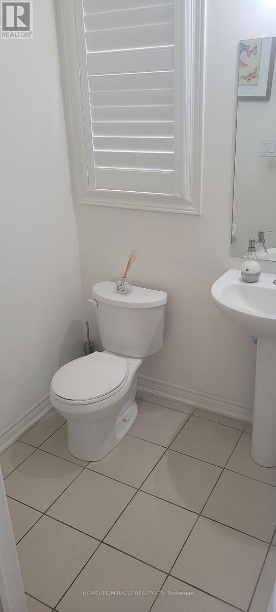 14 Vezna Crescent, Brampton, ON - Indoor Photo Showing Bathroom