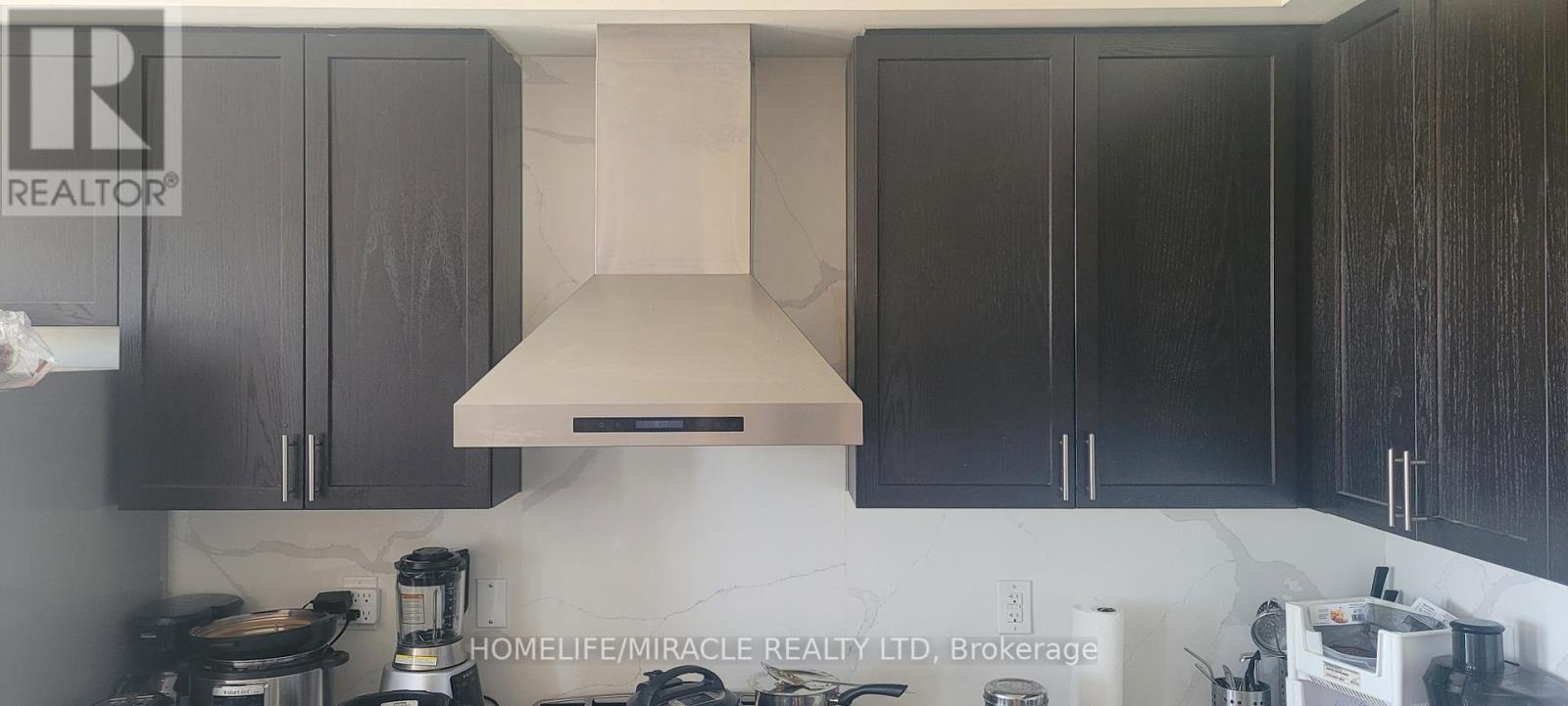 14 Vezna Crescent, Brampton, ON - Indoor Photo Showing Other Room