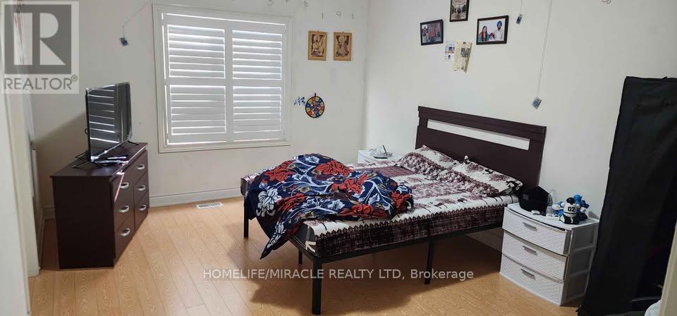 14 Vezna Crescent, Brampton, ON - Indoor Photo Showing Bedroom
