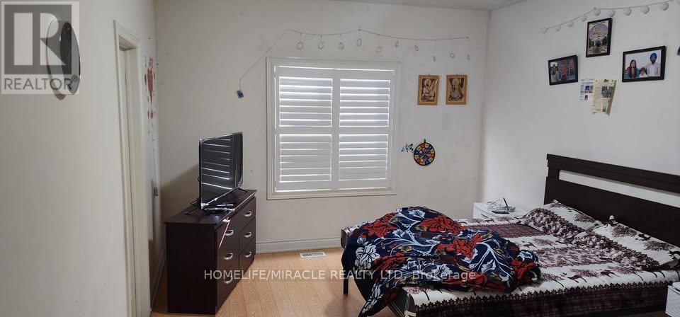 14 Vezna Crescent, Brampton, ON - Indoor Photo Showing Bedroom