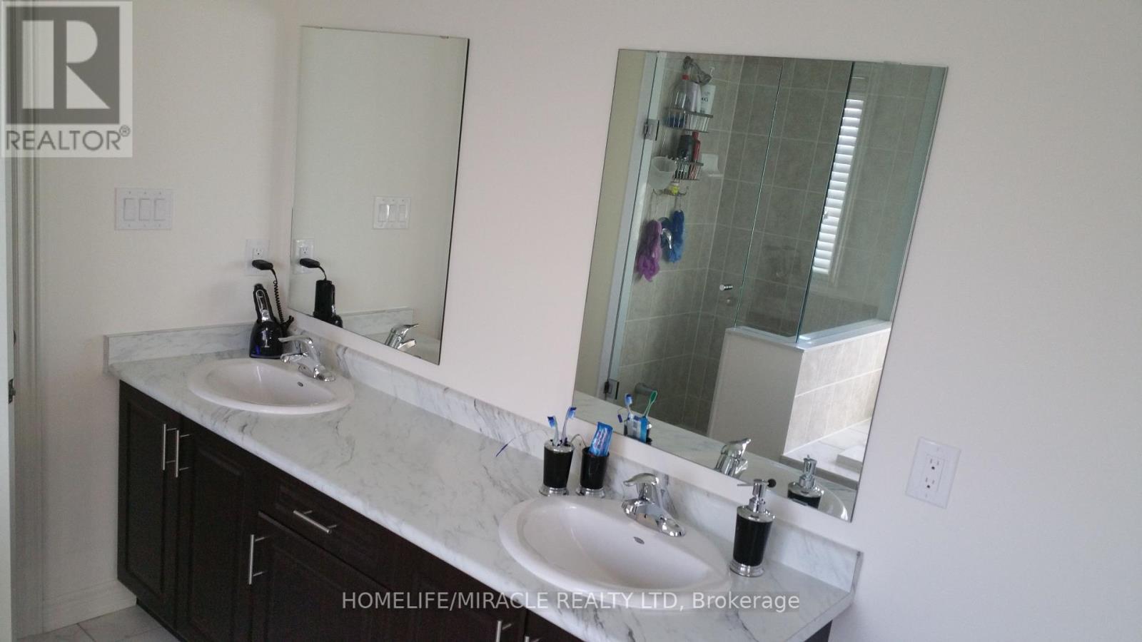 14 Vezna Crescent, Brampton, ON - Indoor Photo Showing Bathroom