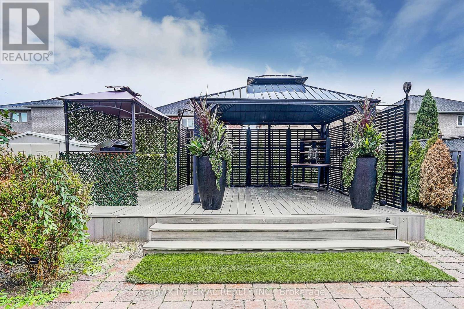 32 Brandon Gate Drive, Vaughan, ON - Outdoor