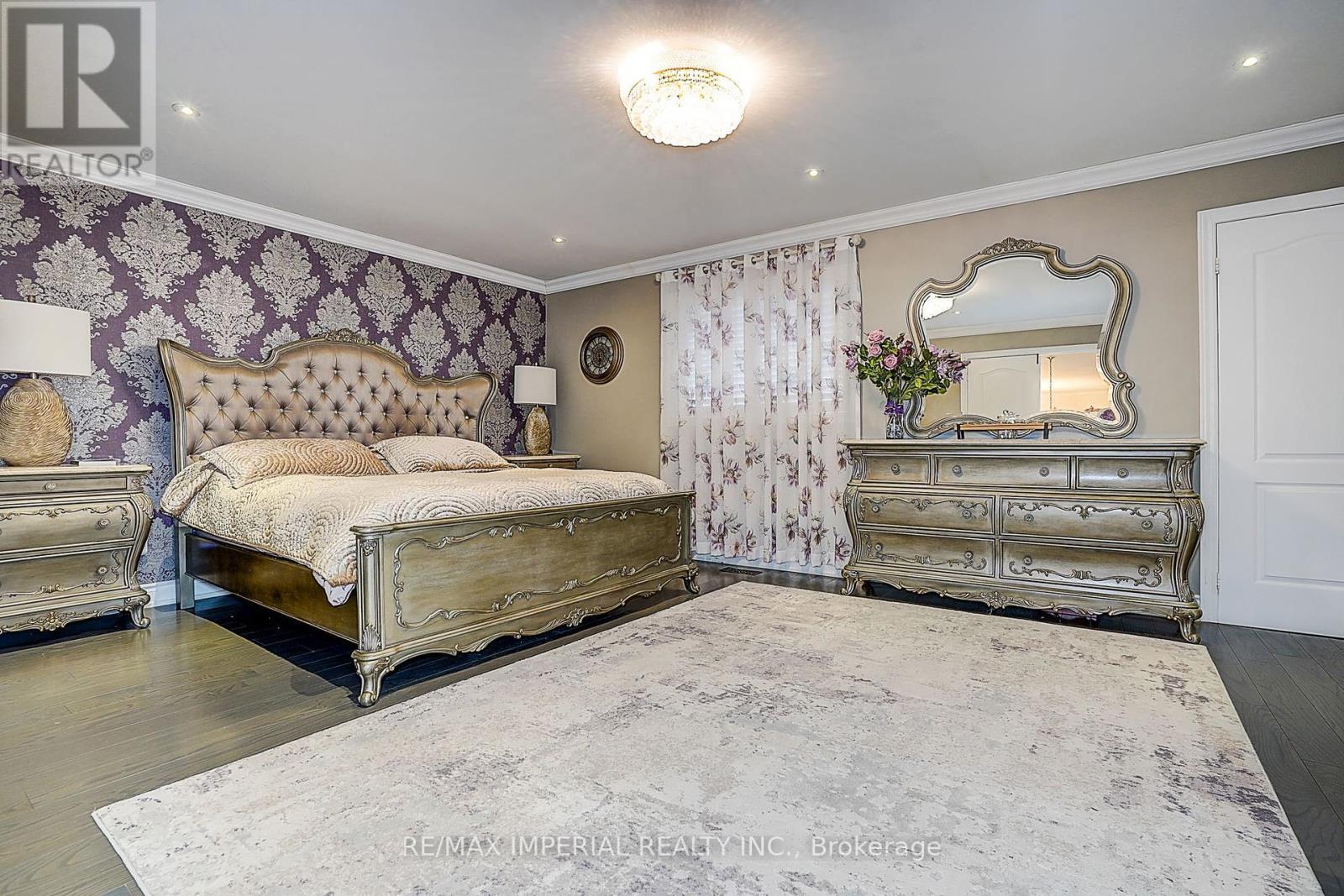 32 Brandon Gate Drive, Vaughan, ON - Indoor Photo Showing Bedroom