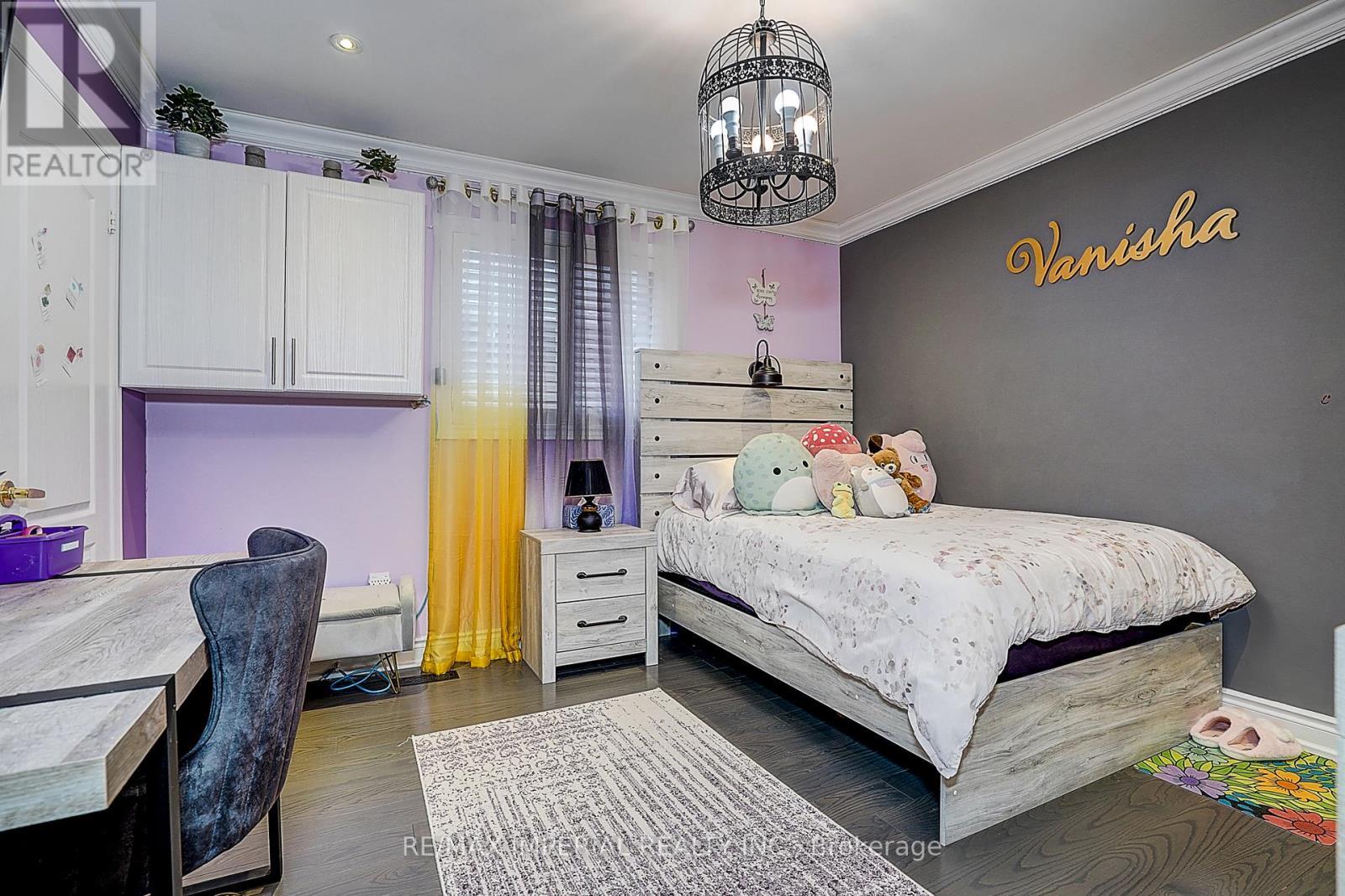 32 Brandon Gate Drive, Vaughan, ON - Indoor Photo Showing Bedroom