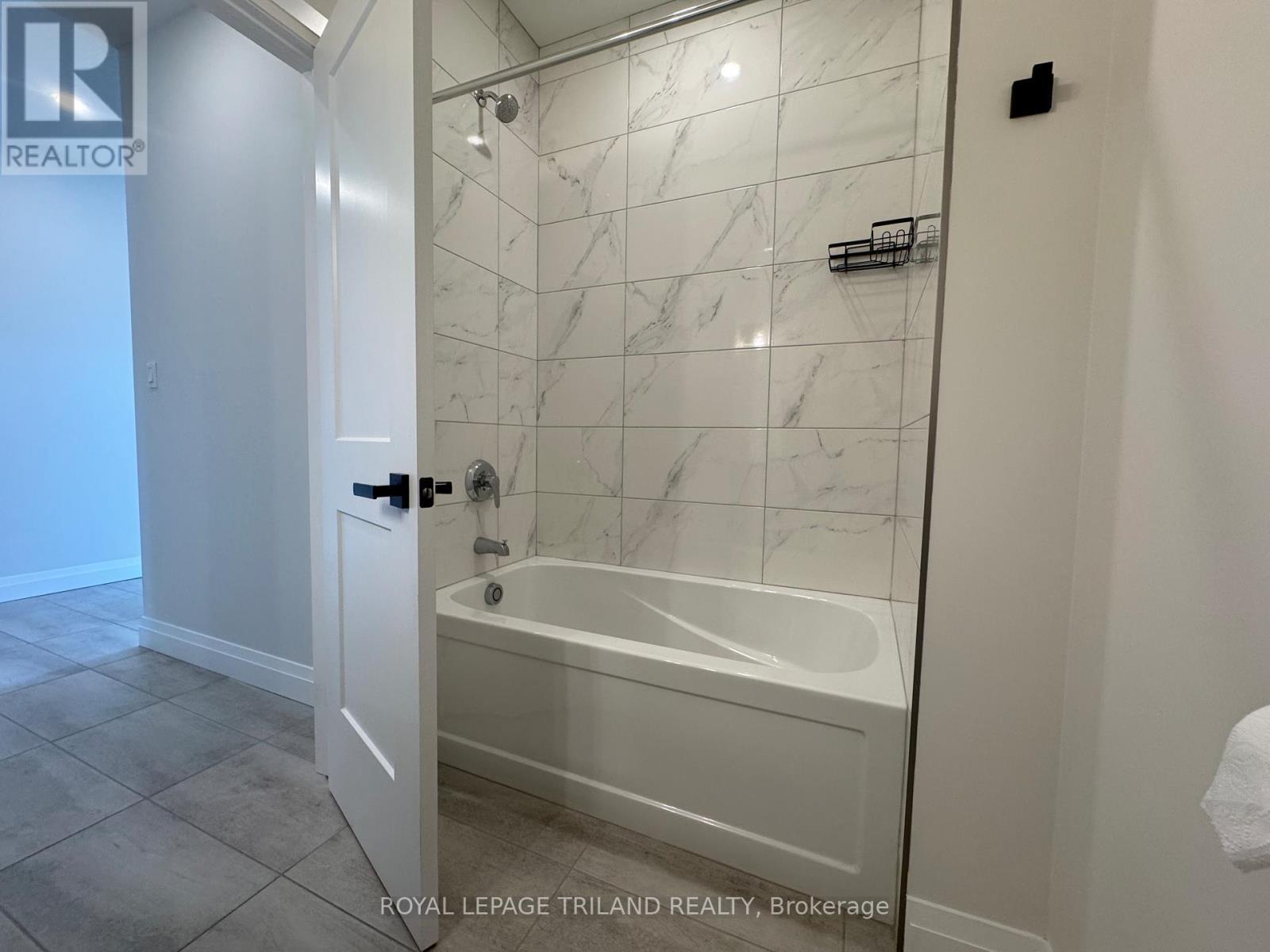 49 - 63 Compass Trail, Central Elgin, ON - Indoor Photo Showing Bathroom