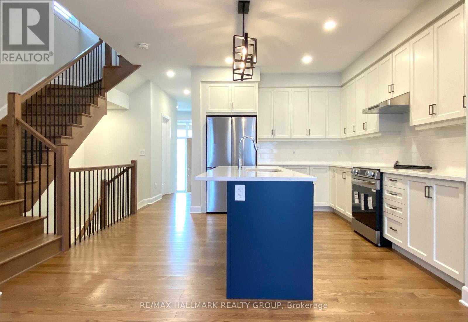 1308 Whitlow Grass Way, Ottawa, ON - Indoor Photo Showing Kitchen With Upgraded Kitchen