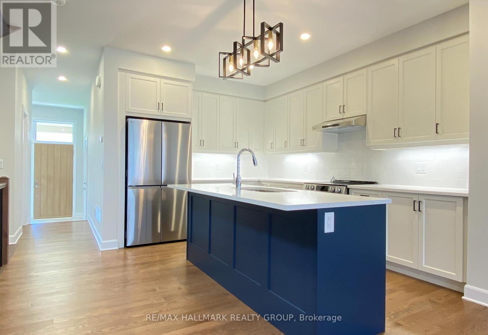 1308 Whitlow Grass Way, Ottawa, ON - Indoor Photo Showing Kitchen With Upgraded Kitchen