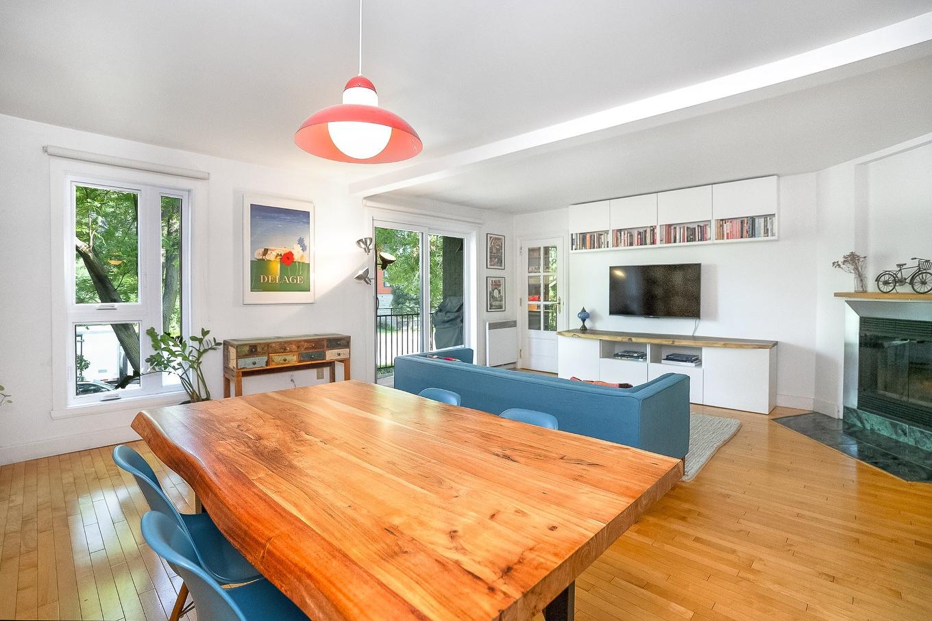 Overall view - 202-2800A Rue St-Patrick, Montréal (Le Sud-Ouest), QC - Indoor Photo Showing Dining Room With Fireplace