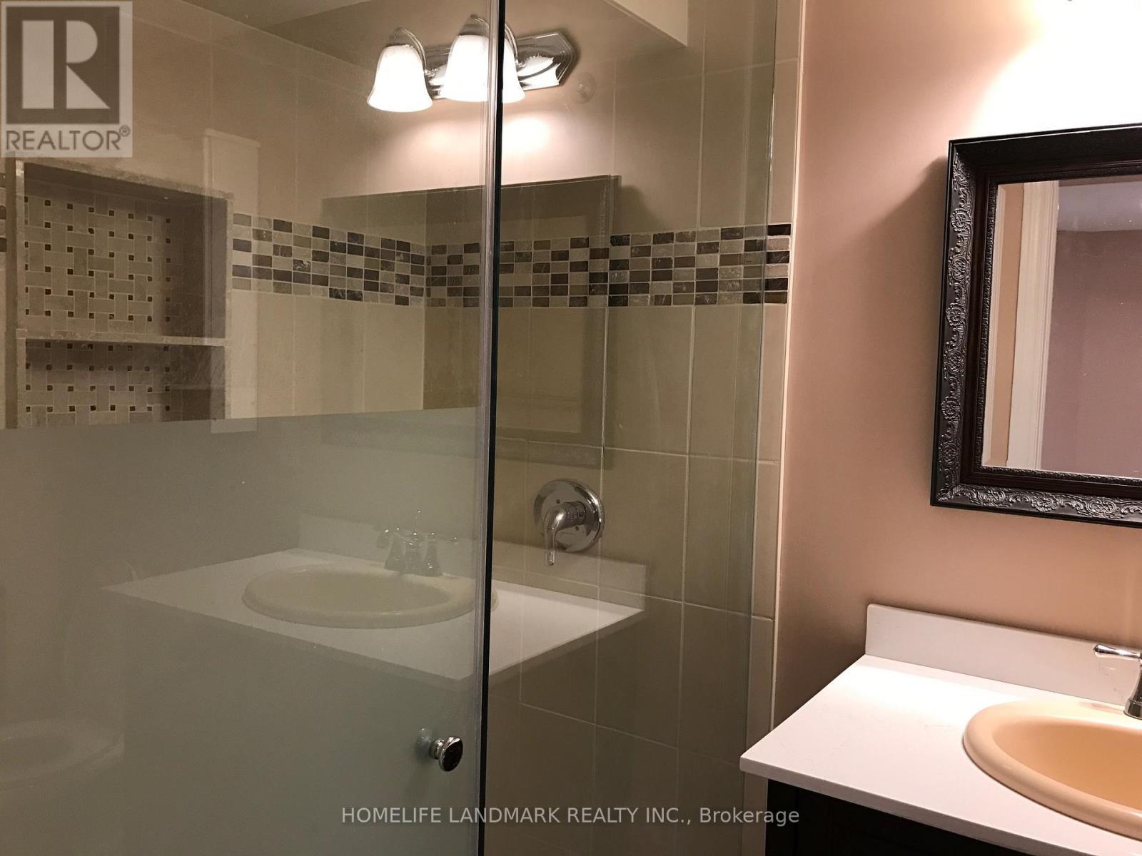 2535 Symington Court, Mississauga, ON - Indoor Photo Showing Bathroom