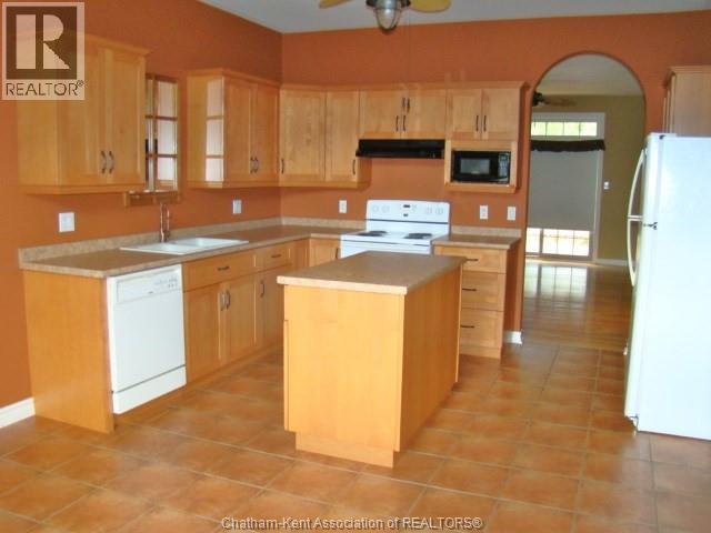 4 Red Leaf Lane, Ridgetown, ON - Indoor Photo Showing Kitchen