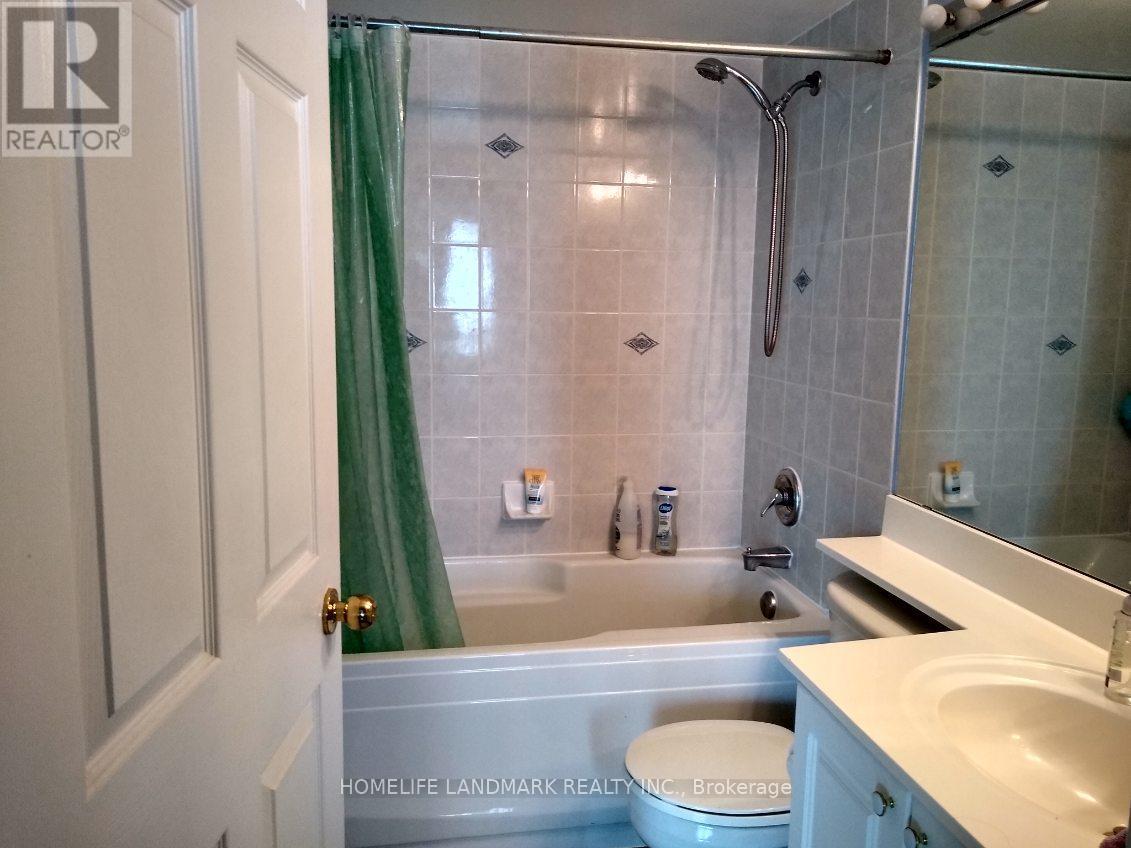 2003 - 8 Hillcrest Avenue, Toronto, ON - Indoor Photo Showing Bathroom