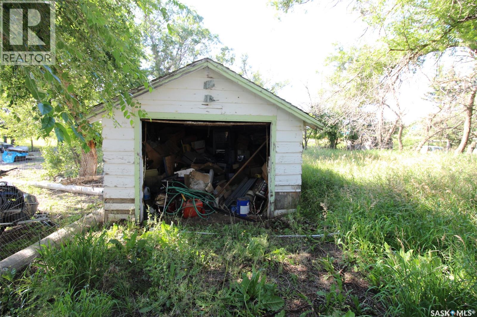 810 2Nd Avenue S, Simmie, SK - Outdoor