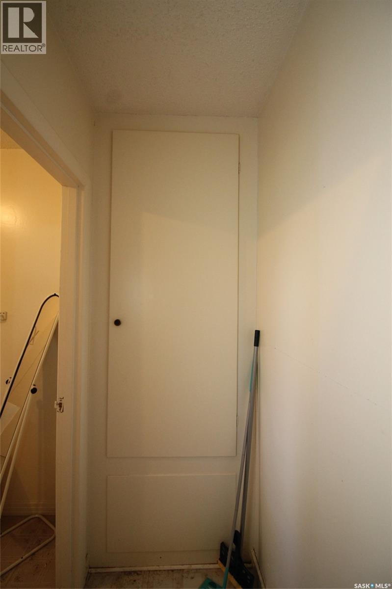 810 2Nd Avenue S, Simmie, SK - Indoor Photo Showing Other Room