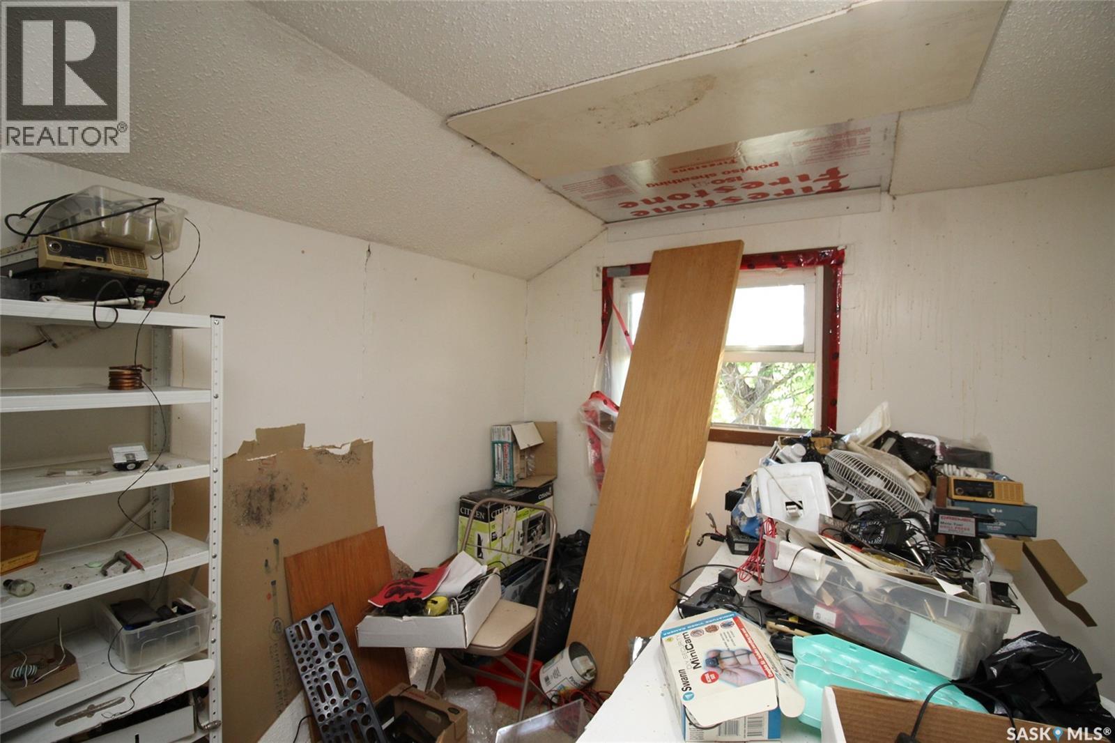 810 2Nd Avenue S, Simmie, SK - Indoor