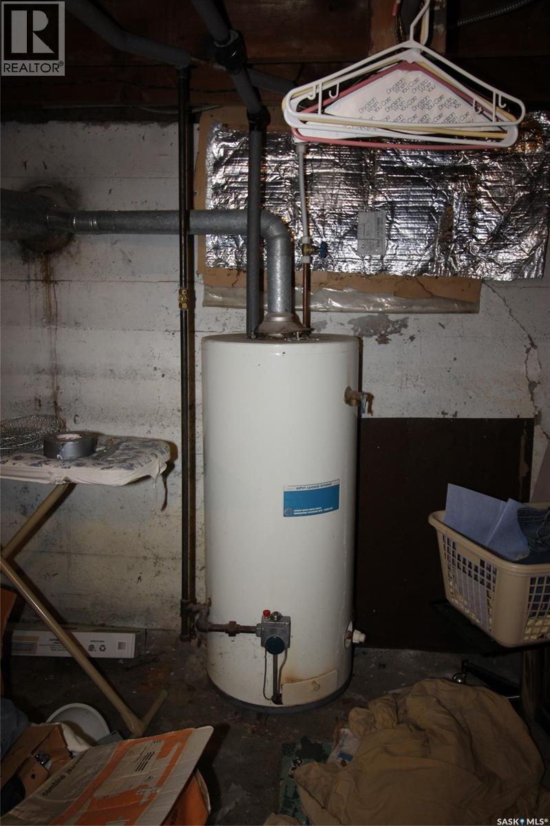 810 2Nd Avenue S, Simmie, SK - Indoor Photo Showing Basement