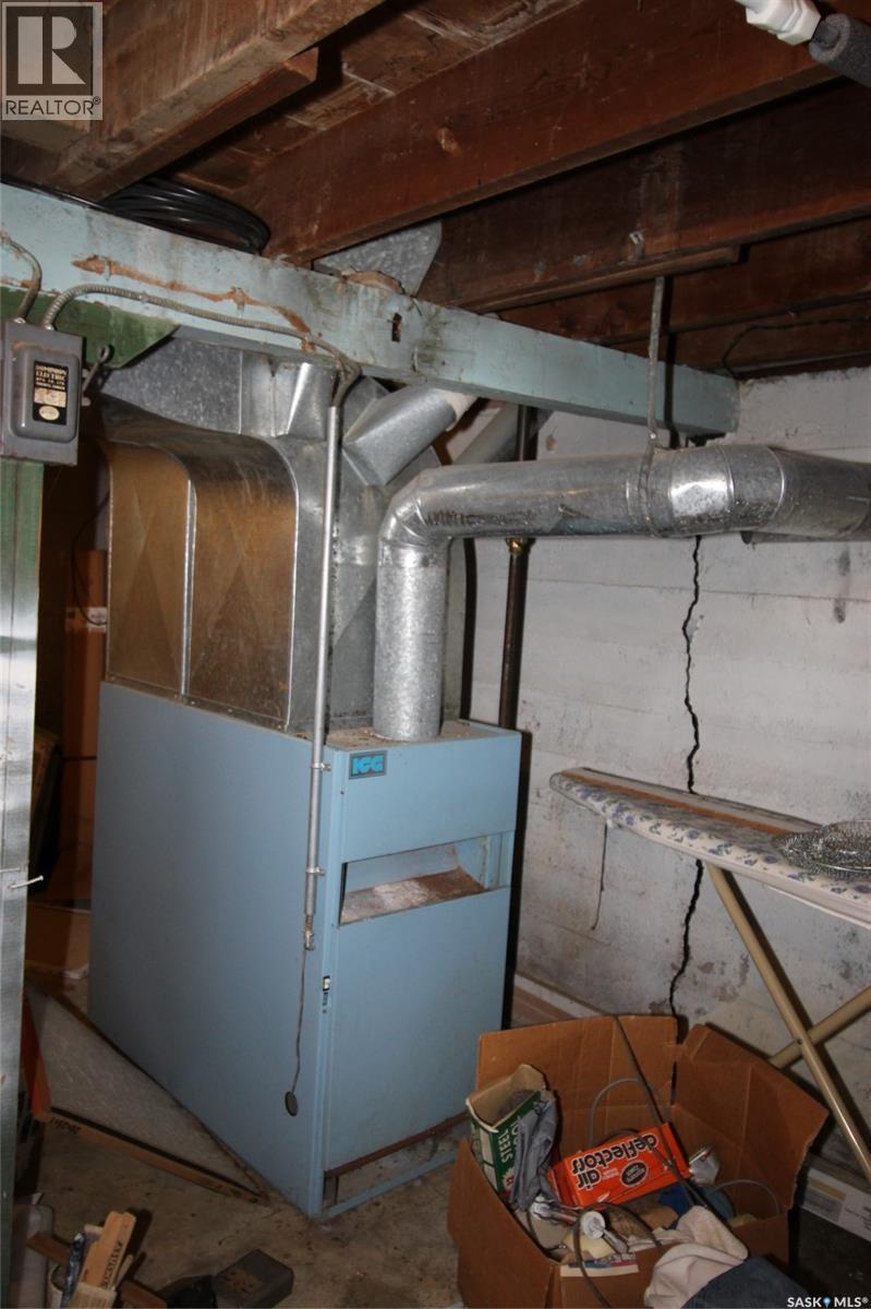 810 2Nd Avenue S, Simmie, SK - Indoor Photo Showing Basement