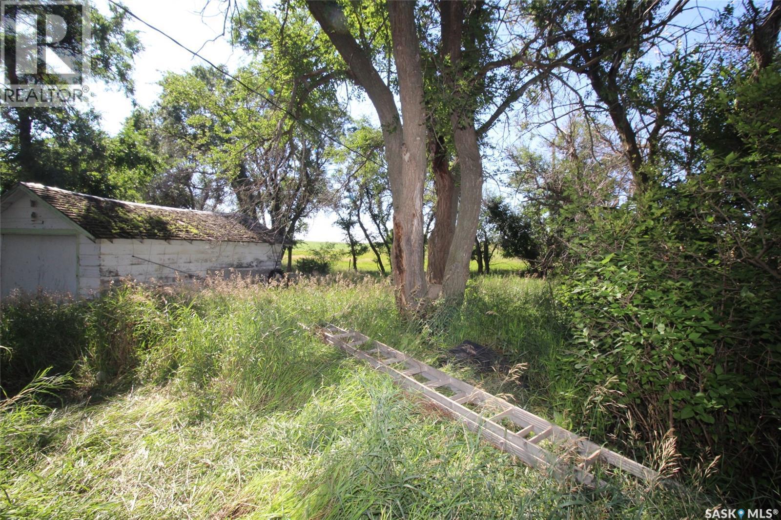 810 2Nd Avenue S, Simmie, SK - Outdoor