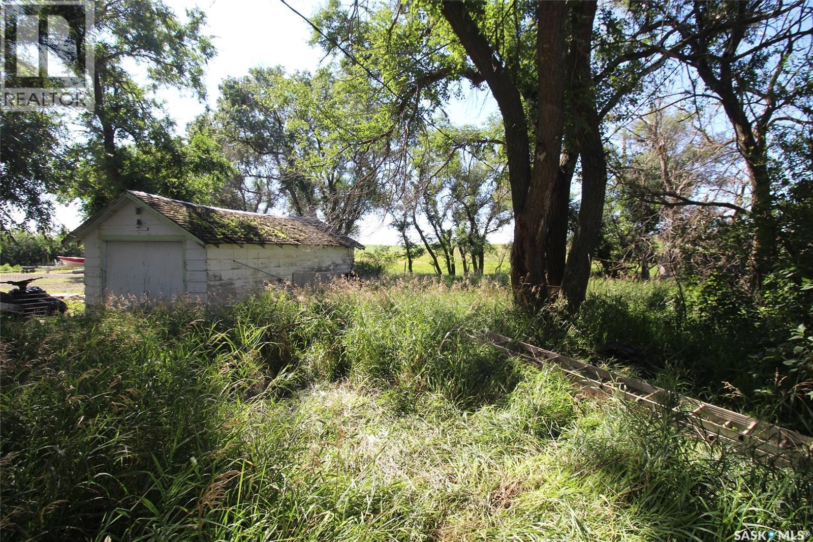 810 2Nd Avenue S, Simmie, SK - Outdoor