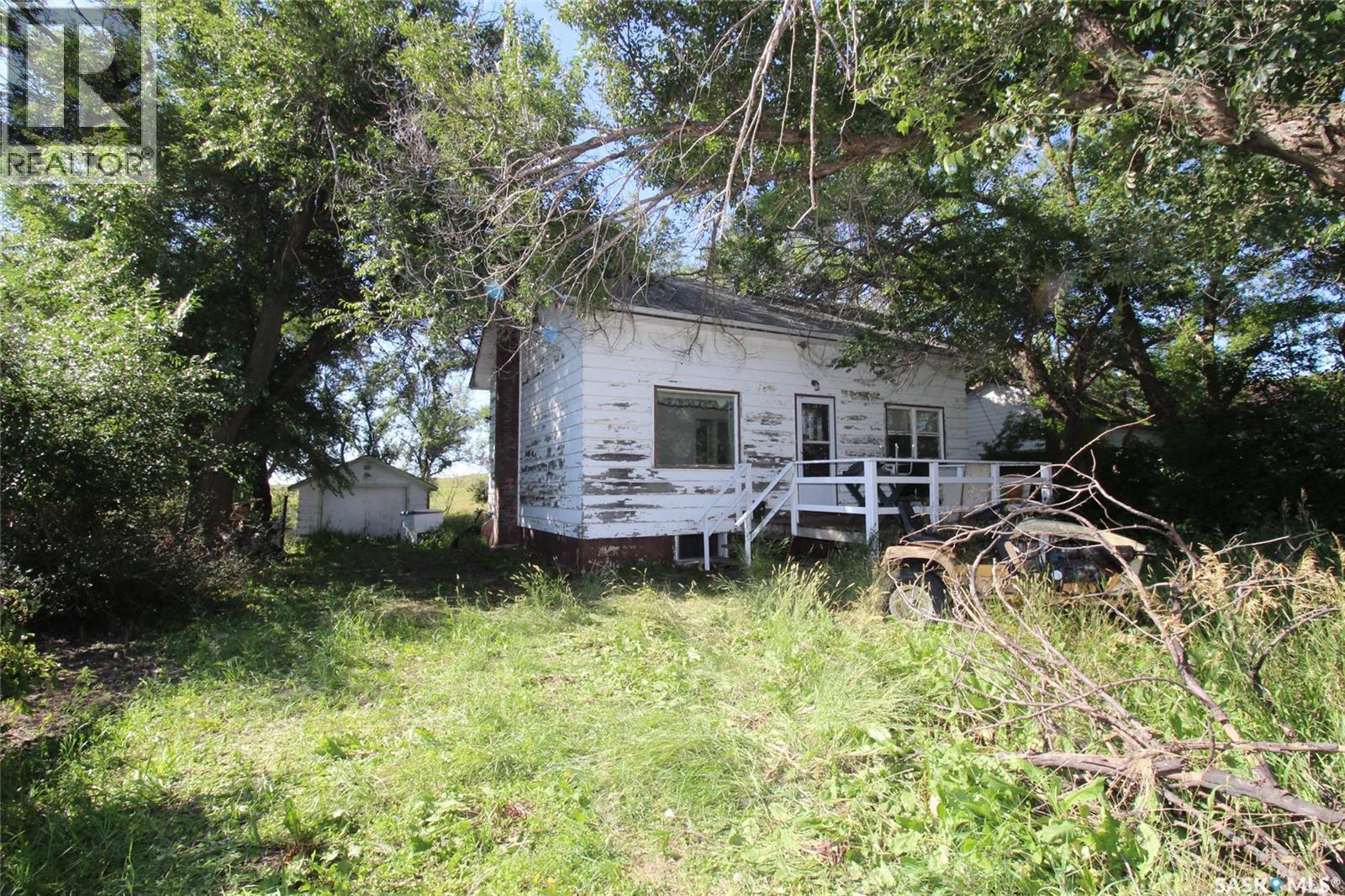 810 2Nd Avenue S, Simmie, SK - Outdoor