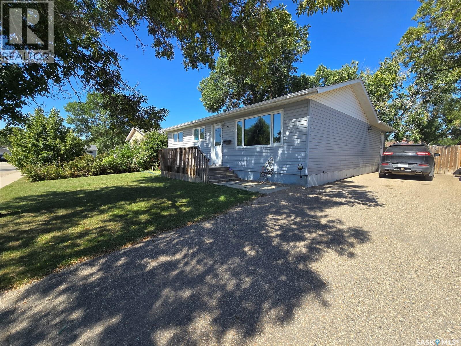 7 Mitchell Crescent, Weyburn, SK - Outdoor