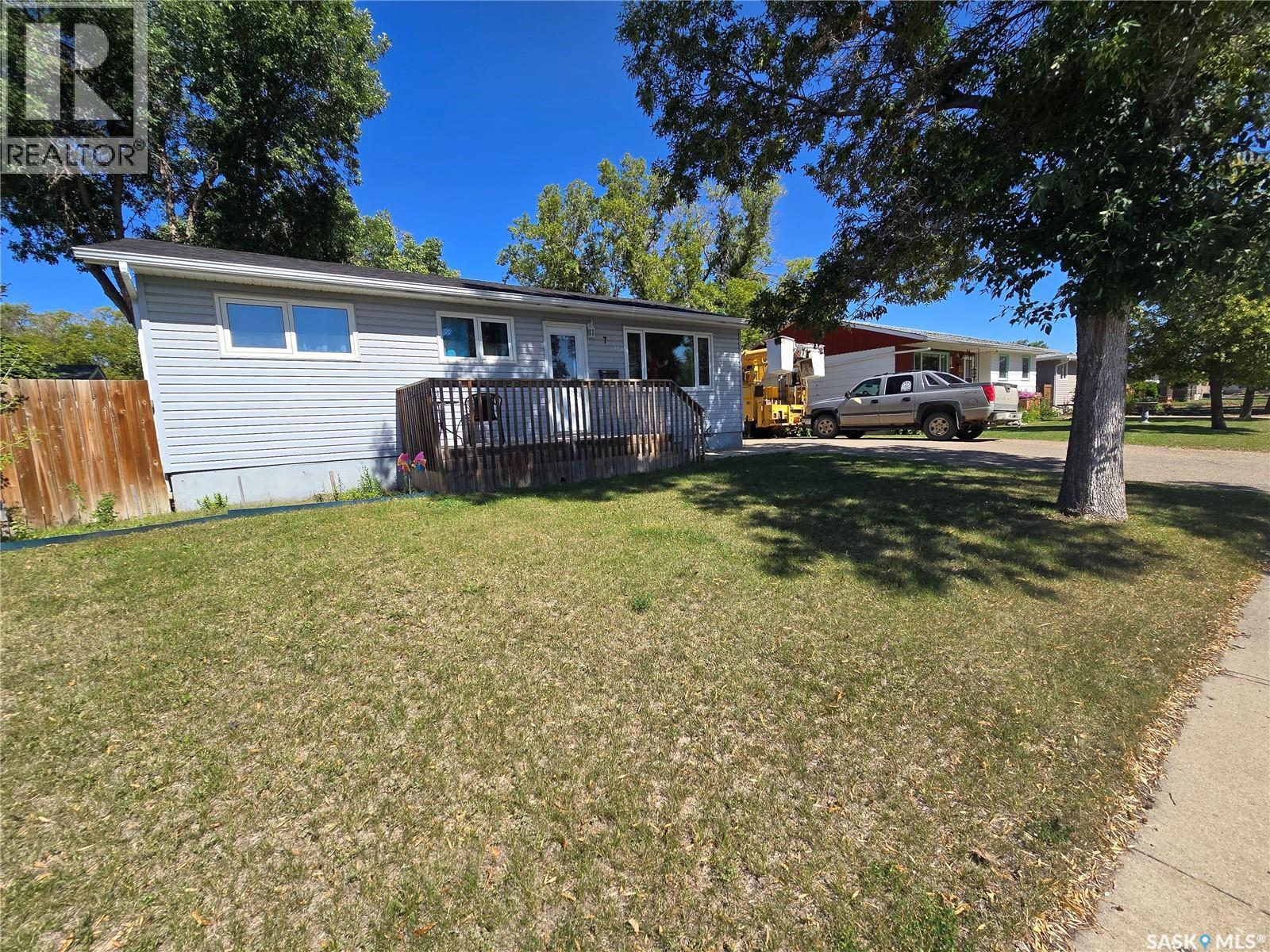 7 Mitchell Crescent, Weyburn, SK - Outdoor With Deck Patio Veranda