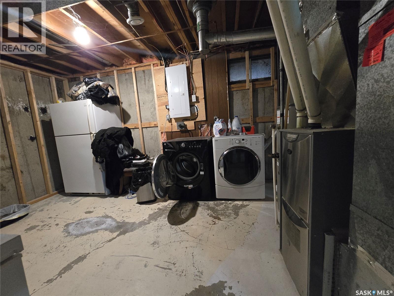 7 Mitchell Crescent, Weyburn, SK - Indoor Photo Showing Laundry Room