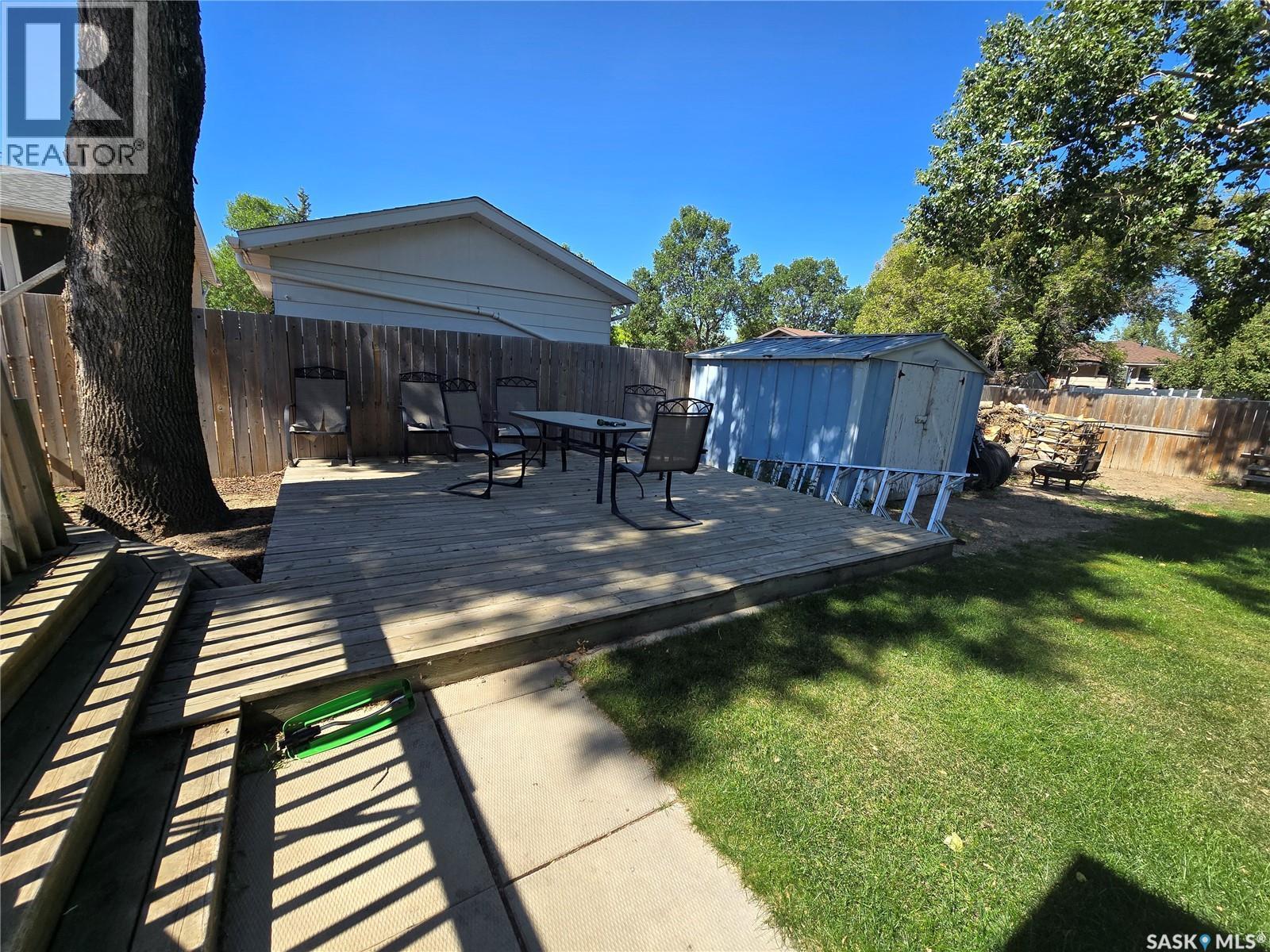 7 Mitchell Crescent, Weyburn, SK - Outdoor With Deck Patio Veranda
