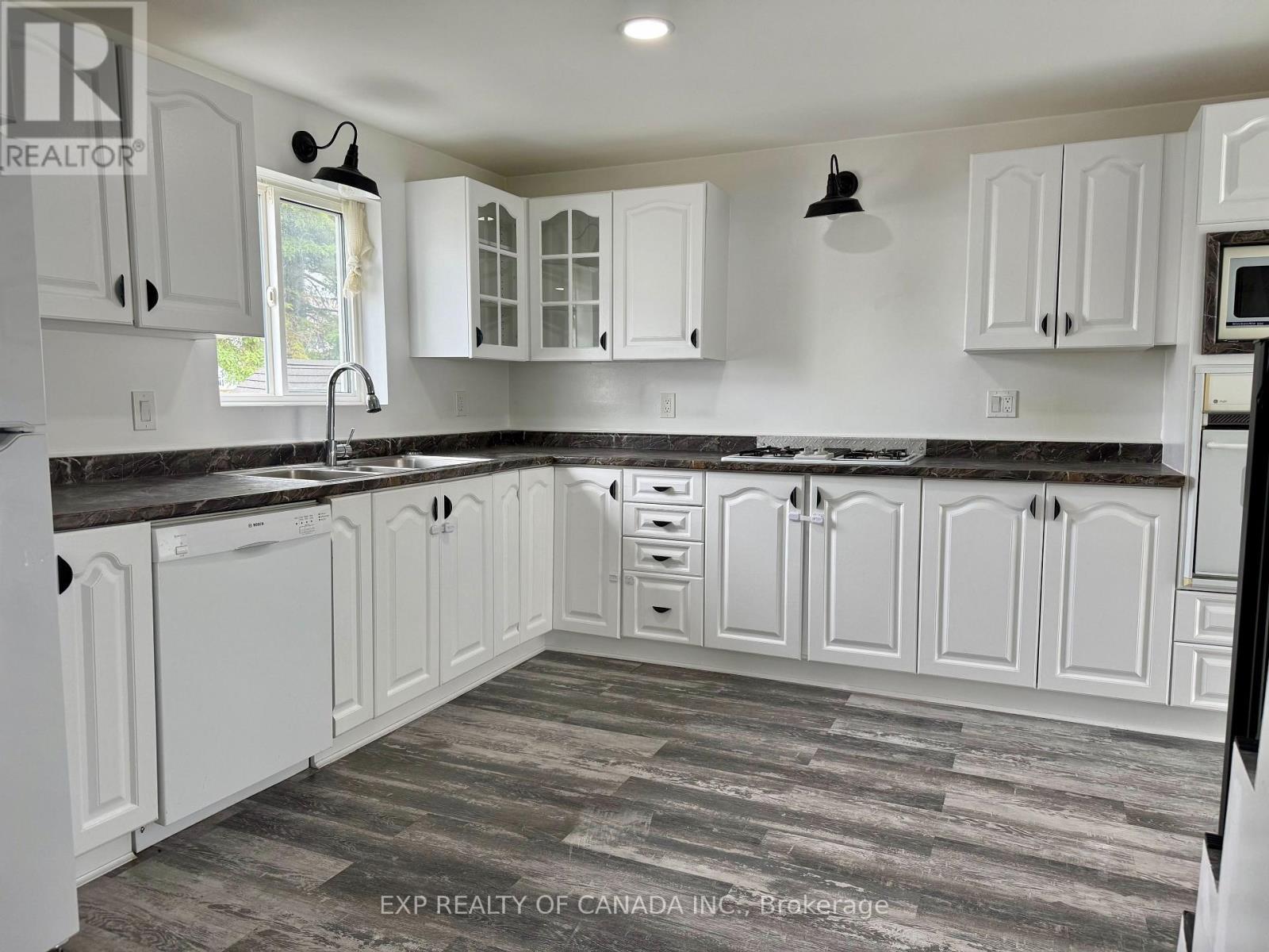 150 Maple Street N, Timmins (Tne - Central), ON - Indoor Photo Showing Kitchen