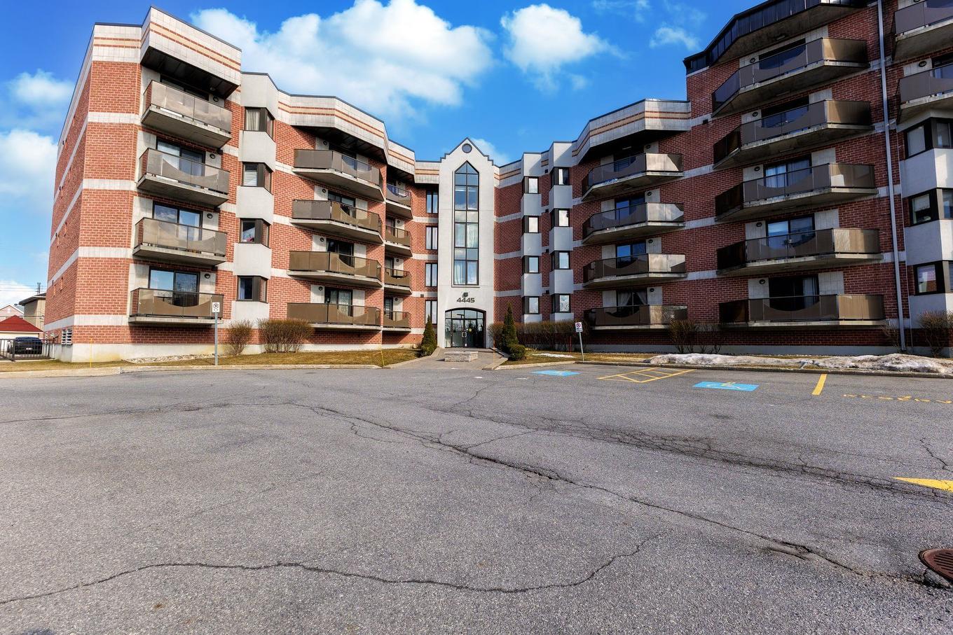 Exterior - 411-4445 Boul. St-Jean, Dollard-Des-Ormeaux, QC - Outdoor With Facade