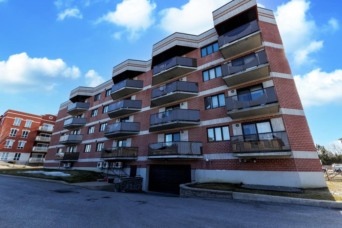 Exterior - 411-4445 Boul. St-Jean, Dollard-Des-Ormeaux, QC - Outdoor With Facade