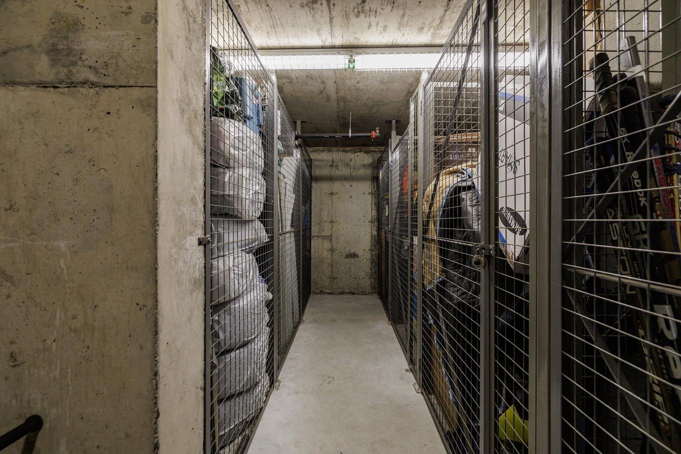 Storage - 411-4445 Boul. St-Jean, Dollard-Des-Ormeaux, QC - Indoor With Storage