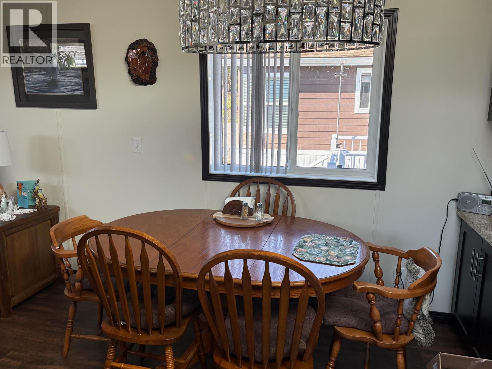 54 208 8Th Street, 100 Mile House, BC - Indoor Photo Showing Dining Room
