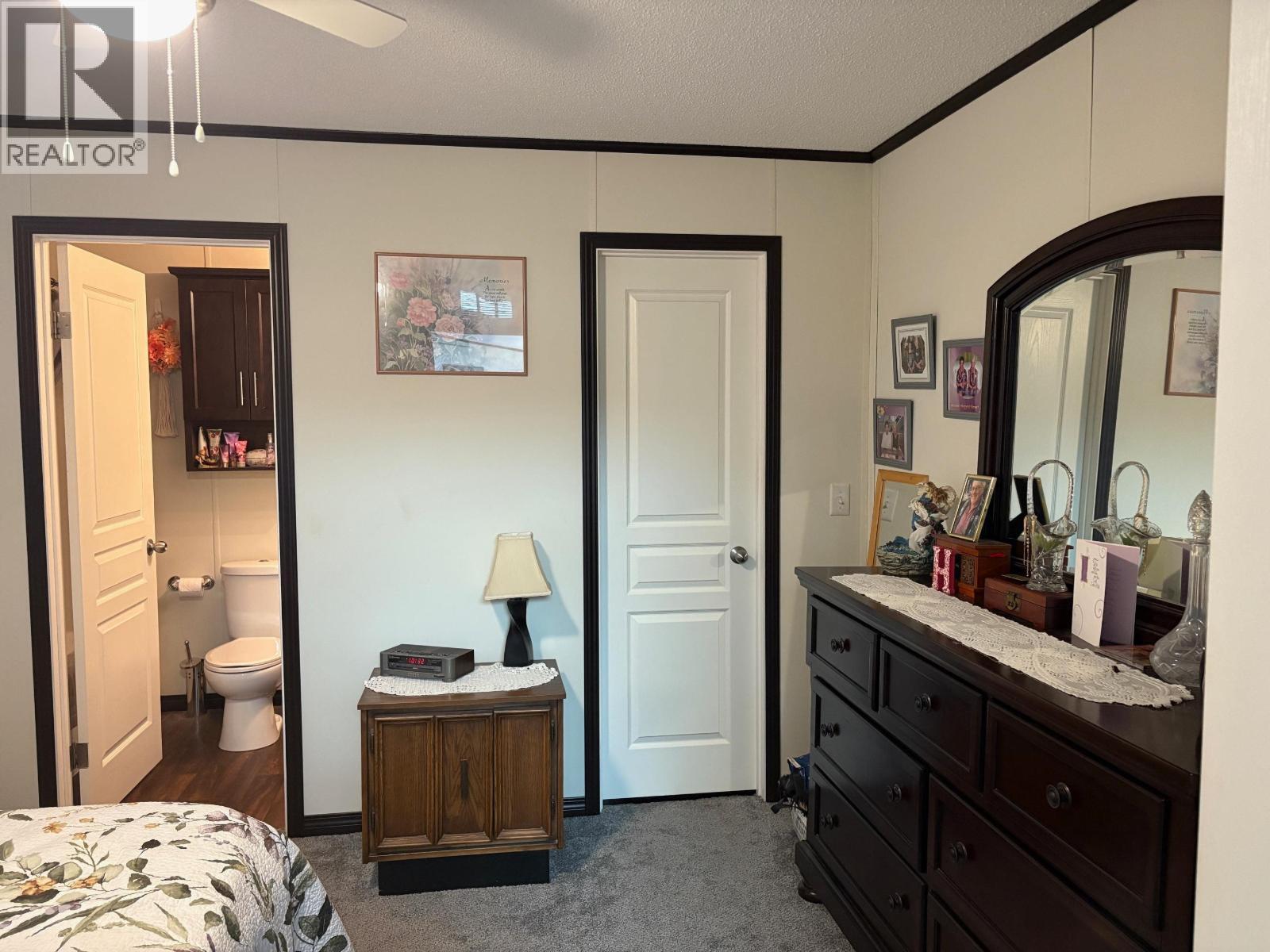 54 208 8Th Street, 100 Mile House, BC - Indoor Photo Showing Bedroom