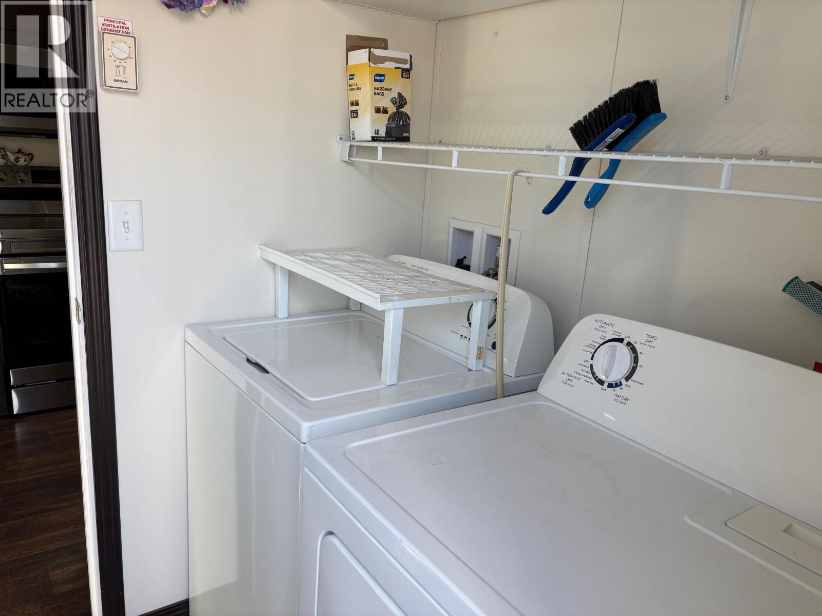 54 208 8Th Street, 100 Mile House, BC - Indoor Photo Showing Laundry Room