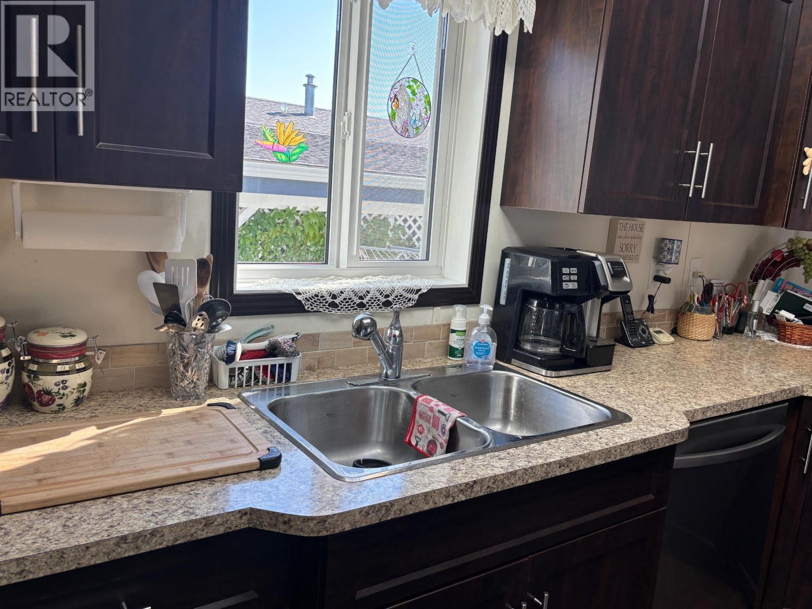 54 208 8Th Street, 100 Mile House, BC - Indoor Photo Showing Kitchen With Double Sink