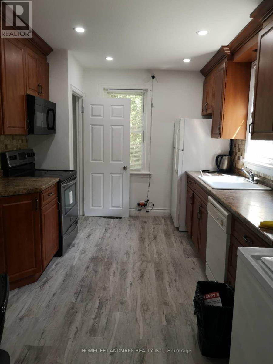 20 Ainslie Avenue, Hamilton, ON - Indoor Photo Showing Kitchen
