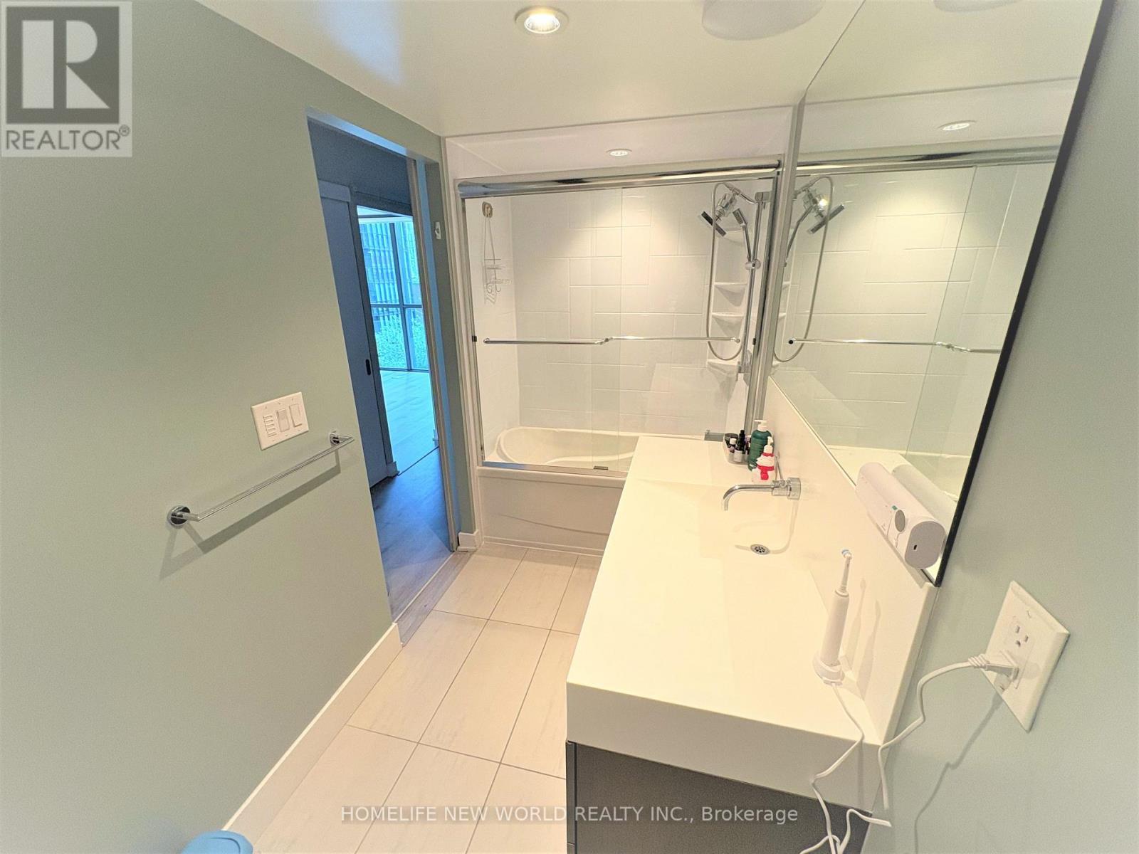 503 - 110 Charles Street E, Toronto, ON - Indoor Photo Showing Bathroom