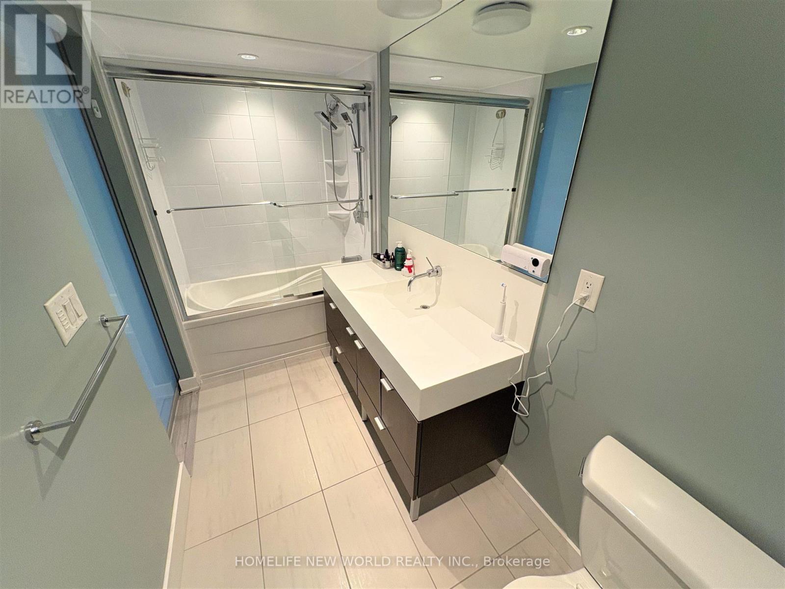 503 - 110 Charles Street E, Toronto, ON - Indoor Photo Showing Bathroom