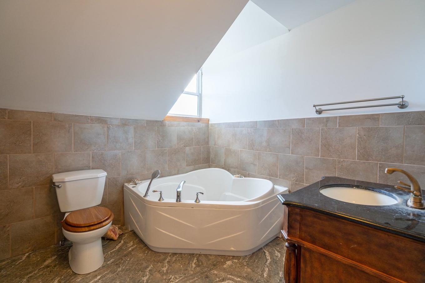 Bathroom - 434 Ch. De La Diligence, Stukely-Sud, QC - Indoor Photo Showing Bathroom