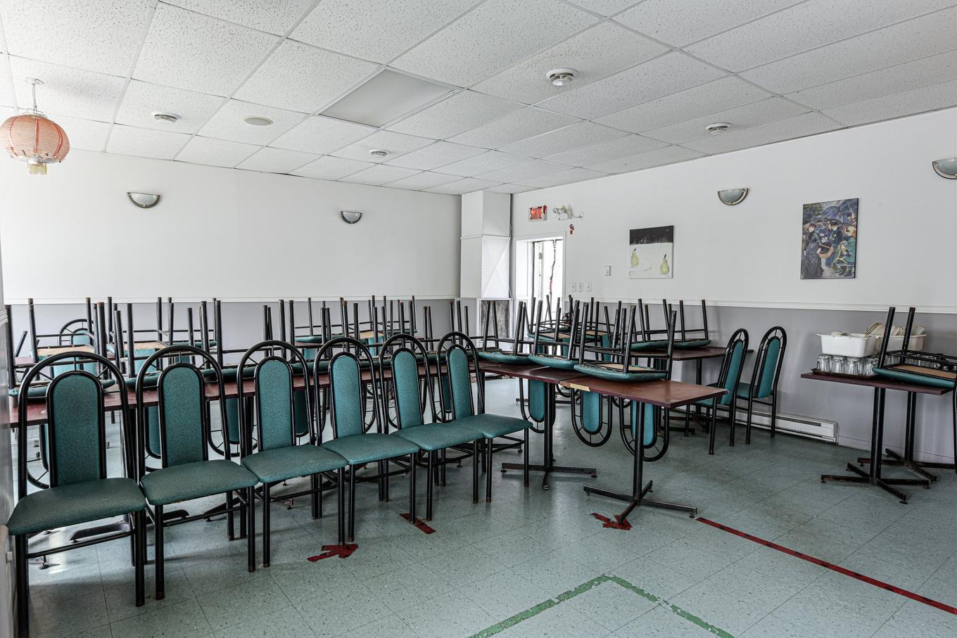 Commerce - 1169 Boul. Curé-Poirier O., Longueuil (Le Vieux-Longueuil), QC - Indoor Photo Showing Other Room