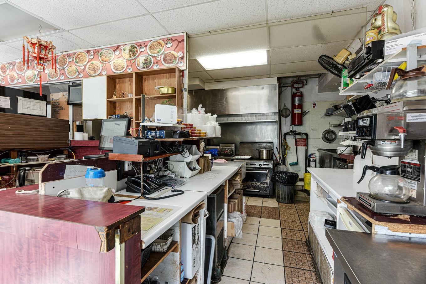 Commerce - 1169 Boul. Curé-Poirier O., Longueuil (Le Vieux-Longueuil), QC - Indoor