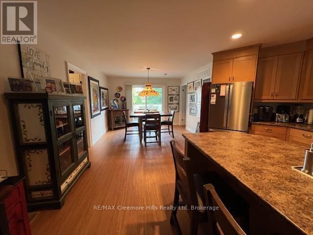 B - 22 Edward Street W, Clearview (Creemore), ON - Indoor