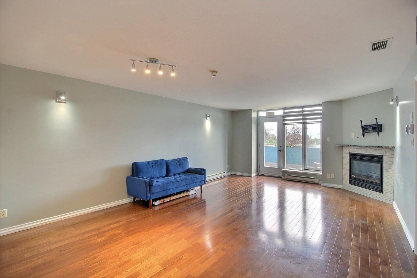 Overall view - 205-901 5E Avenue, Val-D'Or, QC - Indoor Photo Showing Living Room With Fireplace