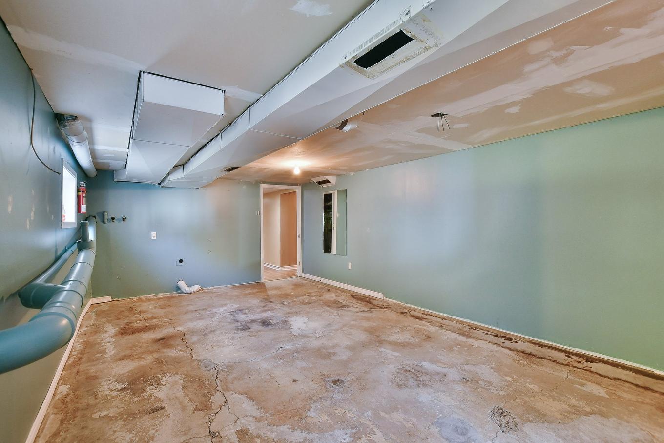 Family room - 828 Rg St-Esprit, L'Épiphanie, QC - Indoor Photo Showing Other Room