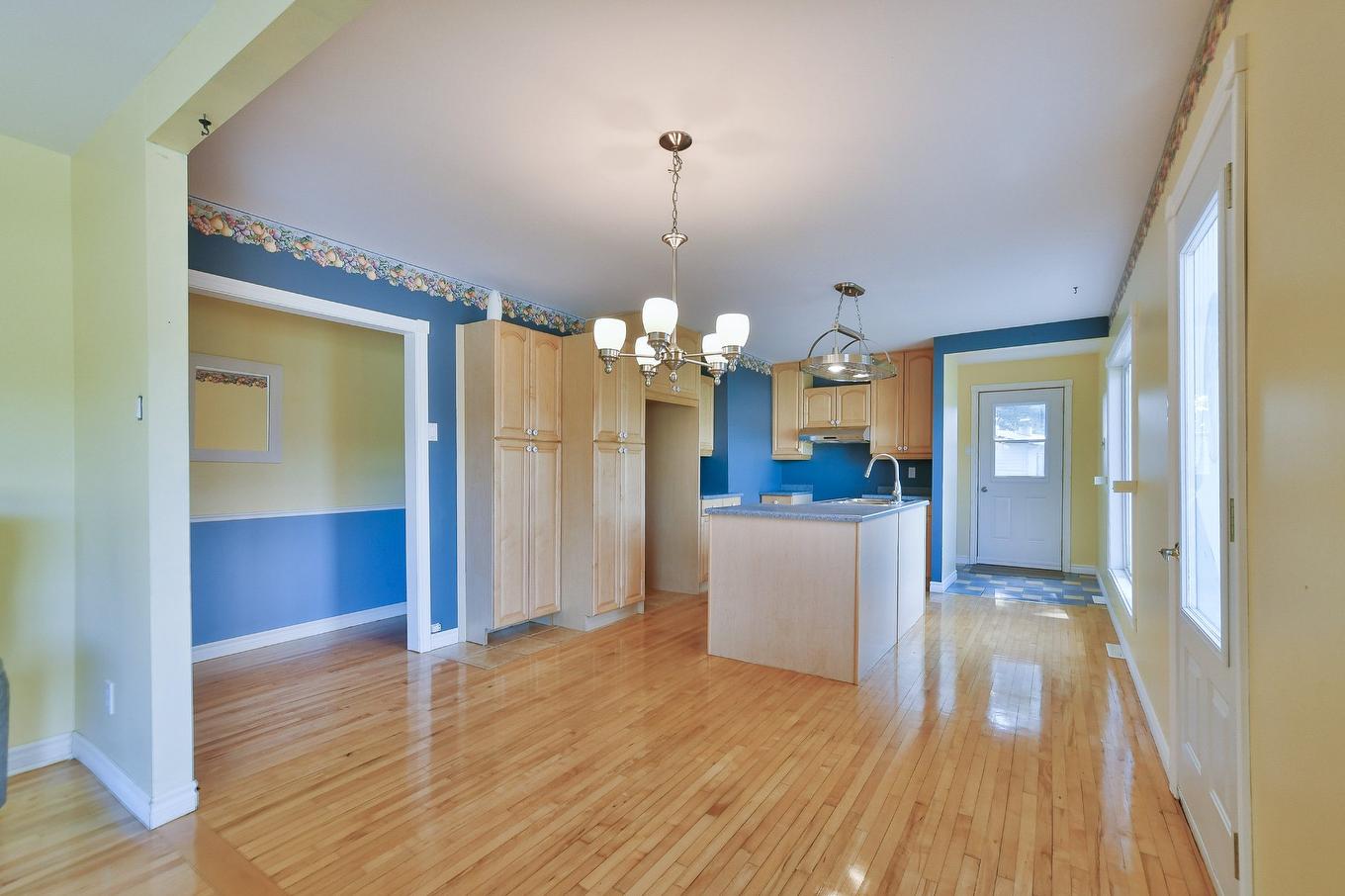 Dining room - 828 Rg St-Esprit, L'Épiphanie, QC - Indoor Photo Showing Kitchen