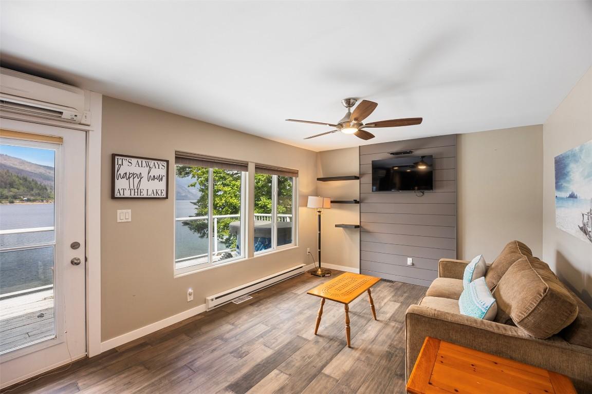 2291 Chief Atahm Drive, Adams Lake, BC - Indoor Photo Showing Living Room