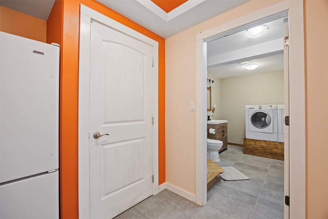 2291 Chief Atahm Drive, Adams Lake, BC - Indoor Photo Showing Laundry Room